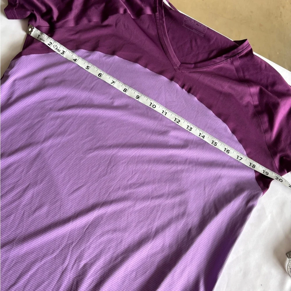 Patagonia Women’s V-Neck Short Sleeve Color Block Purple Top Large - Picture 8 of 9